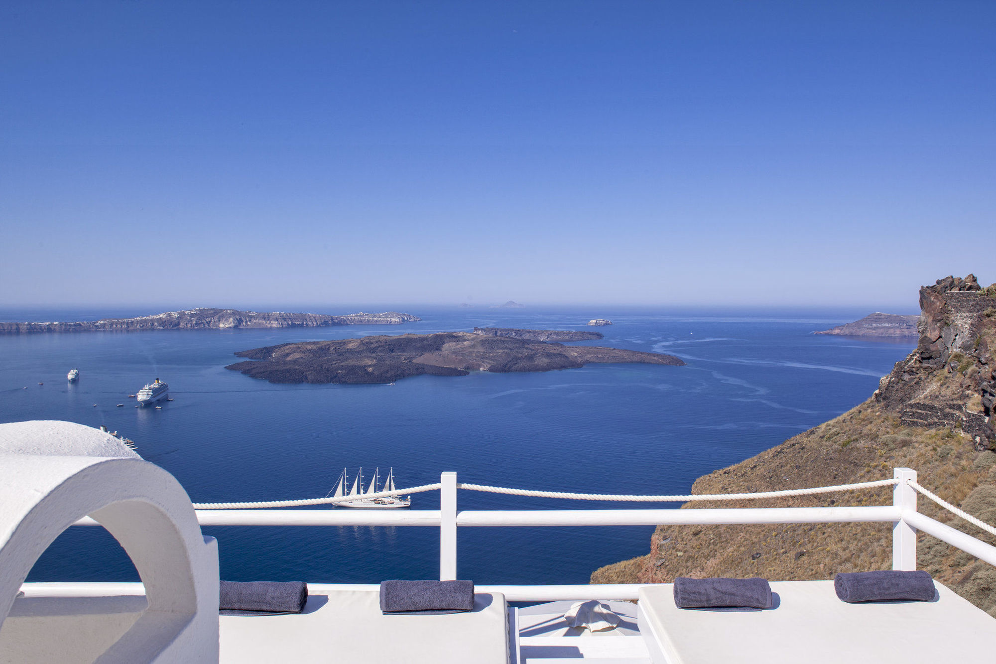 On The Rocks - Small Luxury Hotels Of The World (Adults Only) Imerovigli  Zewnętrze zdjęcie